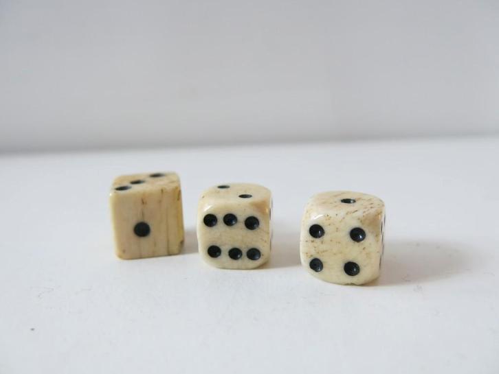 3 antieke handgemaakte benen dobbelstenen ca 1800, Antiek en Kunst, Antiek | Speelgoed, Ophalen of Verzenden