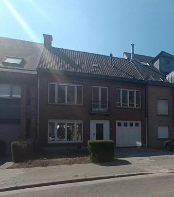 Grande maison entre pignons avec jardin et garage, Immo, Maison 2 façades, 70455 kWh/an, Mouscron, 200 à 500 m²