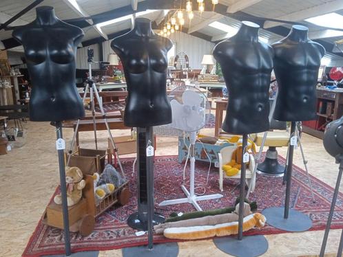 Mooie paspoppen / mannequins op metalen staander, Kleding | Dames, Kledingrekken, Zo goed als nieuw, Ophalen