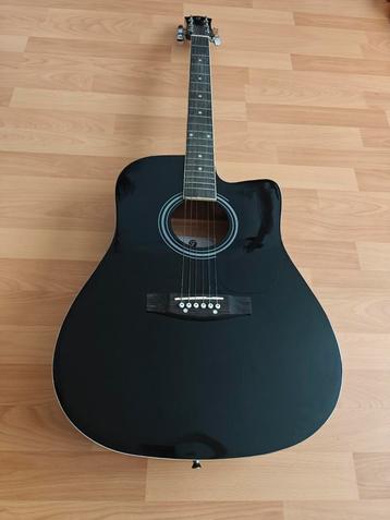 Goedkope akoestische gitaar - zwart - 6snaren - goede staat beschikbaar voor biedingen