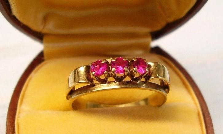 Art deco gouden Brugring met robijnen VERKOCHT  VENDU, Handtassen en Accessoires, Ringen, Zo goed als nieuw, Dame, Goud, Met edelsteen