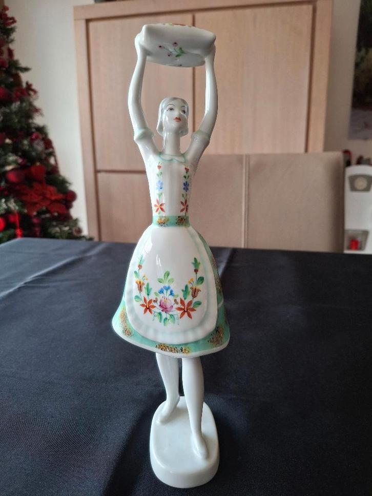 Figurine en porcelaine hongroise Hollohaza, Antiquités & Art, Antiquités | Porcelaine, Enlèvement