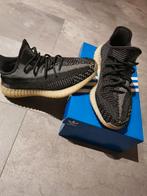 Yeezy Boost 350 V2 carbon, Zwart, Ophalen of Verzenden, Zo goed als nieuw, Sneakers