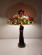 Lampe ancienne style Tiffany (h 65 cm) – pied figuratif, Maison & Meubles, Enlèvement ou Envoi, Tiffany et Art Nouveau, Verre