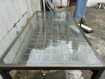 Table en métal et verre