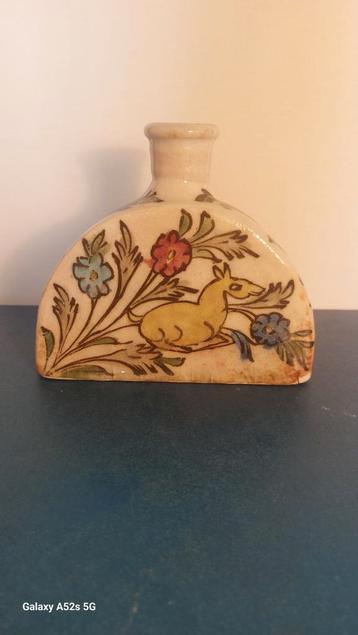 Prachtige antieke vaas van Qajar of Iznik. beschikbaar voor biedingen