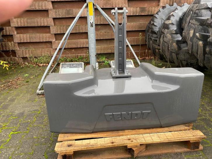 FENDT Frontgewicht 1800kg WG4273, Articles professionnels, Agriculture | Tracteurs, Fendt
