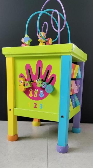 Boikido' houten speelgoedtafel beschikbaar voor biedingen