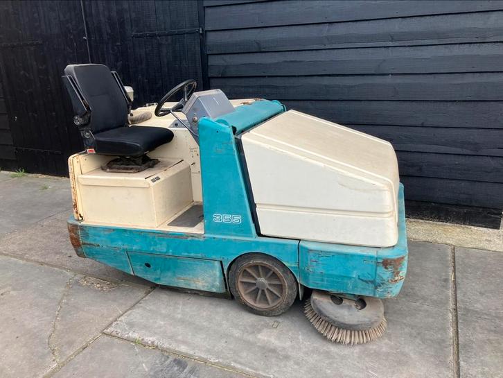 Tennant 355 kubota diesel, Tuin en Terras, Veegmachines, Zo goed als nieuw, Ophalen