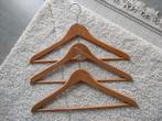 Grote stevige kledinghangers van massief hout., Kleding | Dames, Kledinghangers, Ophalen of Verzenden, Zo goed als nieuw, Hout