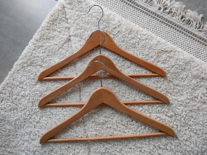 Grote stevige kledinghangers van massief hout., Kleding | Dames, Kledinghangers, Zo goed als nieuw, Hout, Volwassenen, Ophalen of Verzenden