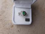 RING Klassiek met groen kristal én zilvermerk - NIEUW, Handtassen en Accessoires, Ringen, 18 tot 19, Met strass, Nieuw, Ophalen of Verzenden