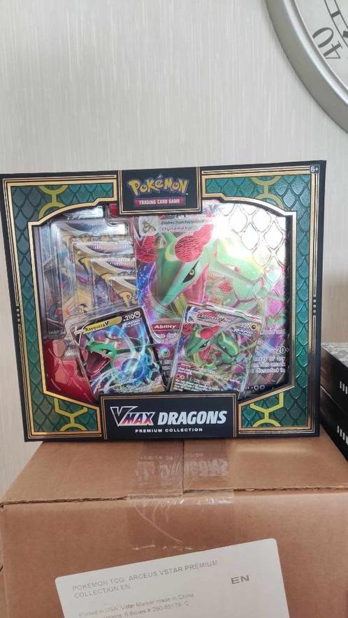 Pokemon Vmax Dragons Collection Sealed, Hobby en Vrije tijd, Verzamelkaartspellen | Pokémon, Nieuw, Boosterbox, Ophalen of Verzenden