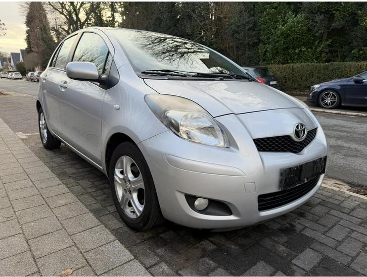 Toyota yaris 2011 airco 1.4 diesel 46 000 KM, Auto's, Toyota, Particulier, Yaris, ABS, Airbags, Airconditioning, Centrale vergrendeling