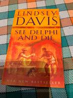 See Delphi and die - Lindsay Davis, Ophalen of Verzenden, Zo goed als nieuw, Lindsey Davis