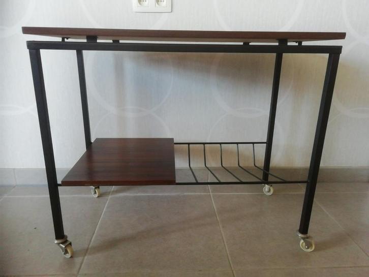 Vintage TV-meubeltje op wieltjes, Huis en Inrichting, Tafels | Bijzettafels, Gebruikt, Ophalen