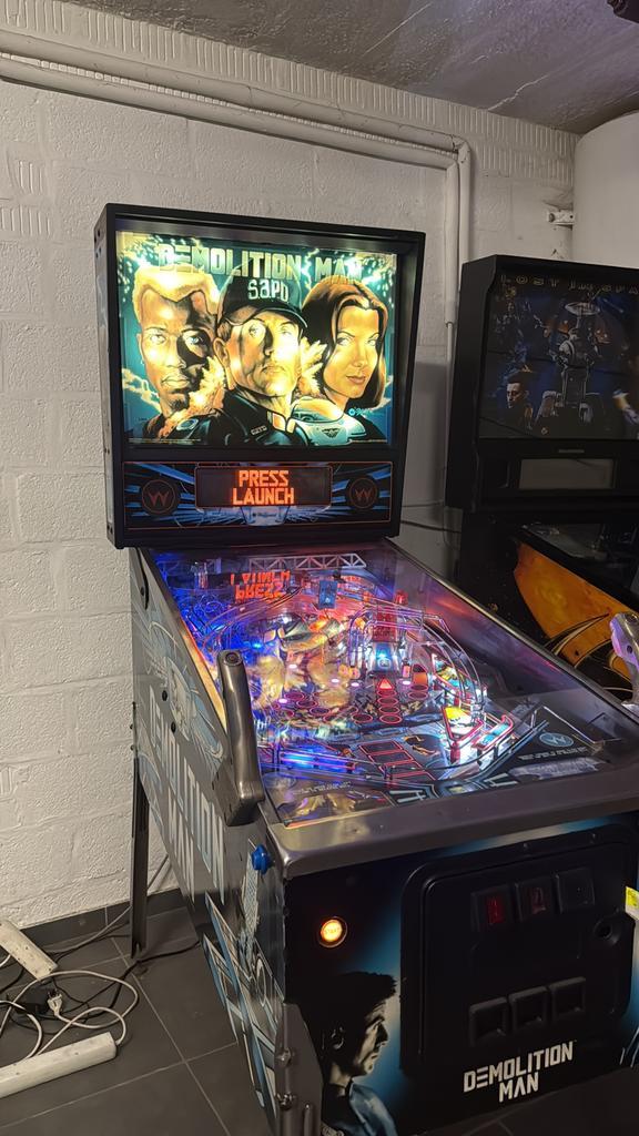 flipper Demolition Man de Williams, Collections, Machines | Flipper (jeu), Utilisé, Imprimante matricielle, Williams, Enlèvement