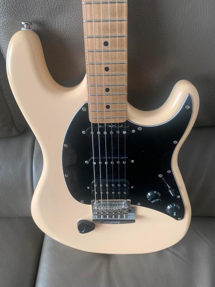Sterling van Music Man, Muziek en Instrumenten, Snaarinstrumenten | Gitaren | Elektrisch, Ophalen