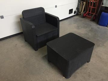 (273) Mooie lounge 1 zit met bijzettafel beschikbaar voor biedingen