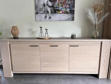 Massief eiken dressoir en kolom 