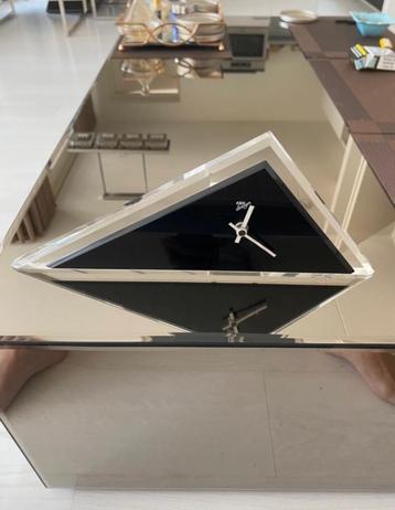K&K Driehoek tafel design klok beschikbaar voor biedingen