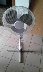 Ventilateur sur pied télescopique, Bricolage & Construction, Éclairage de chantier, Enlèvement, Comme neuf, Moins de 50 watts