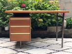 Modernistisch vintage bureau uit de jaren 60, Huis en Inrichting