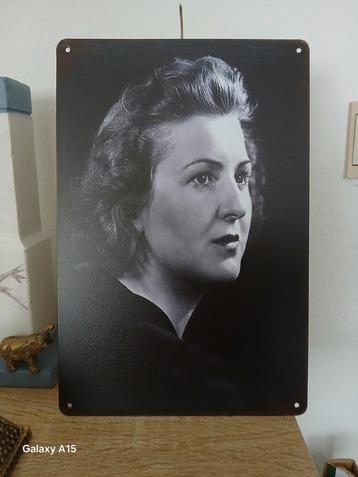 Portretfoto Eva Braun 20 op 30 cm beschikbaar voor biedingen