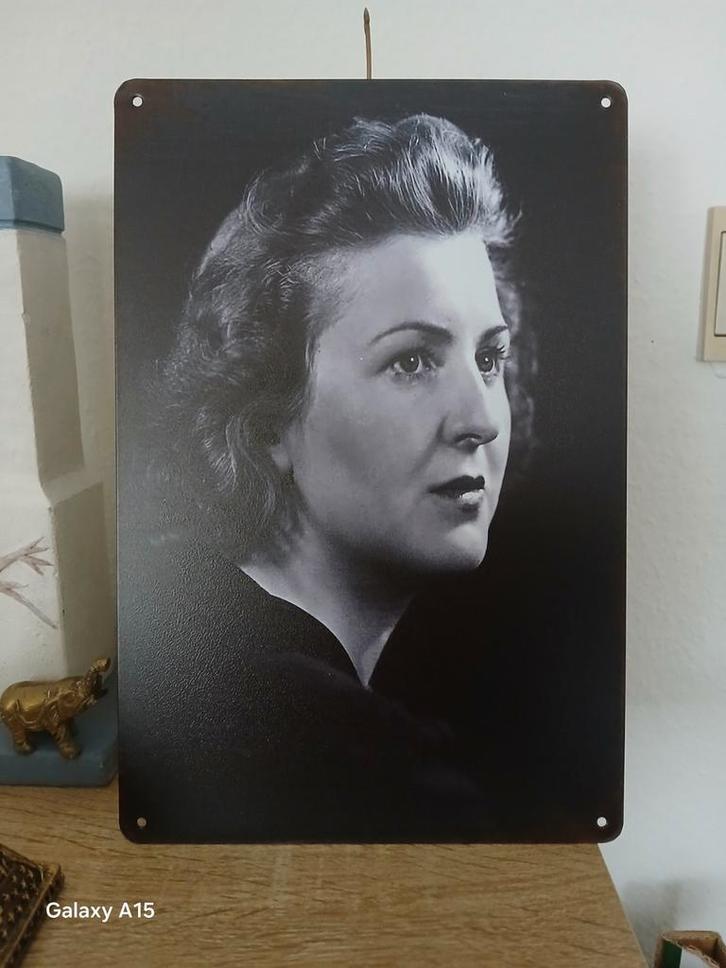Portretfoto Eva Braun 20 op 30 cm, Huis en Inrichting, Woonaccessoires | Schilderijen, Tekeningen en Foto's, Zo goed als nieuw