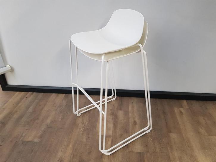 Design kruk wit, Huis en Inrichting, Zetels | Zetels en Chaises Longues, Kunststof, Ophalen of Verzenden