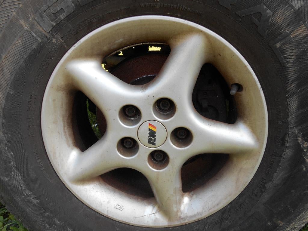 Cherche JANTE15 pouce. une .voir photos.Pour 4x4, Autos : Pièces & Accessoires, Enlèvement ou Envoi, Utilisé, 15 pouces