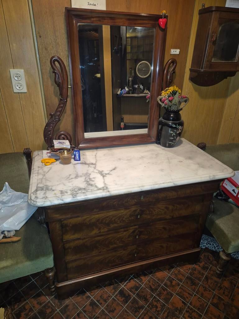 Antieke commode met marmer blad in zeer goede staat, Ophalen