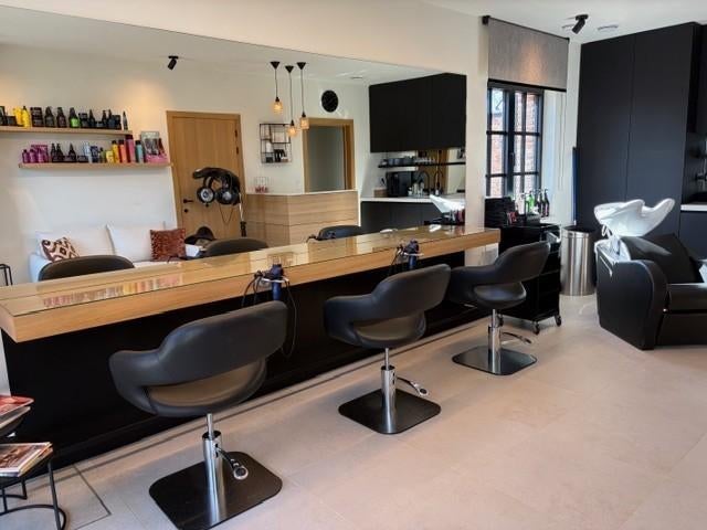 huur kapperstoel, Maison & Meubles, Chaises, Comme neuf, Enlèvement