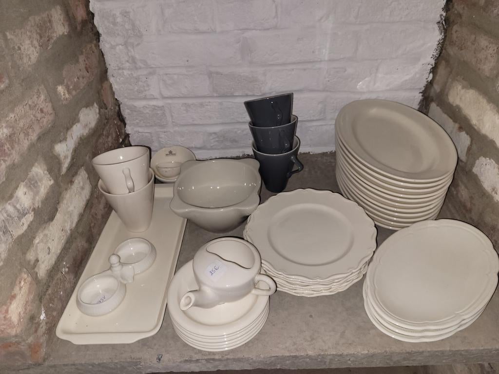 Royal Boch blanc ,rangoon et verres, Antiquités & Art