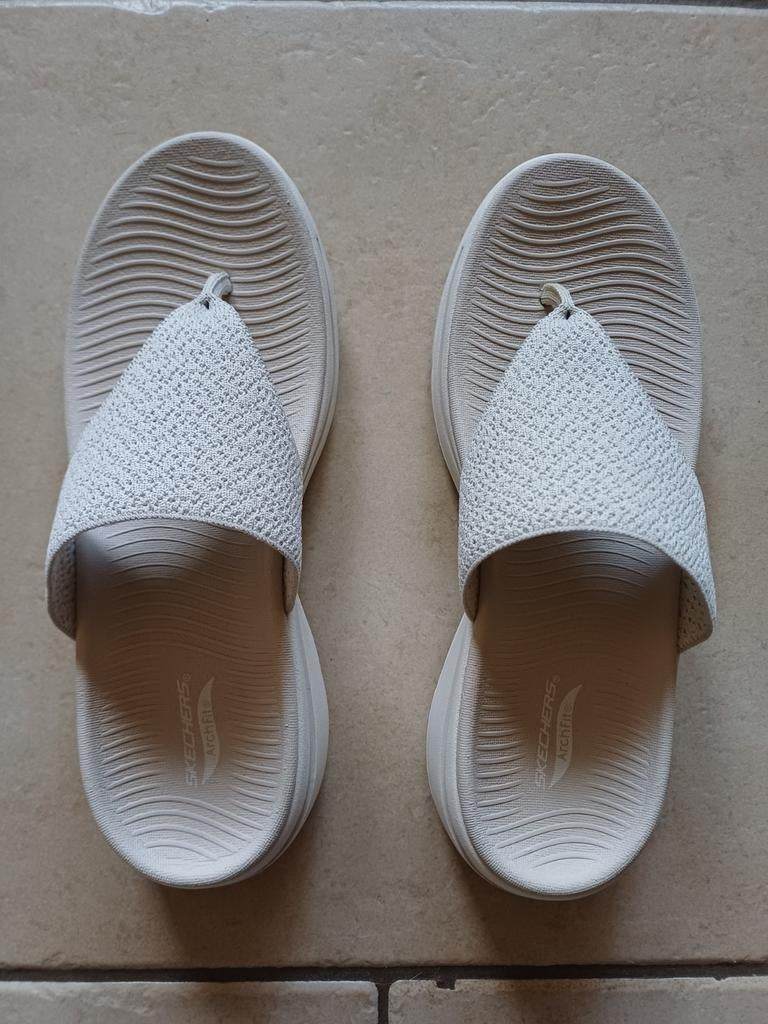 Teenslippers Skechers maat 39, Ophalen