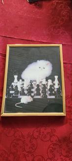 Gouden kader met witte kat en muis met schaakspel, Antiek en Kunst, Ophalen