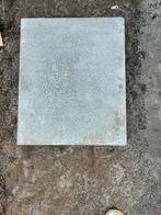 2 betonnen putdeksels, Ophalen, Zo goed als nieuw