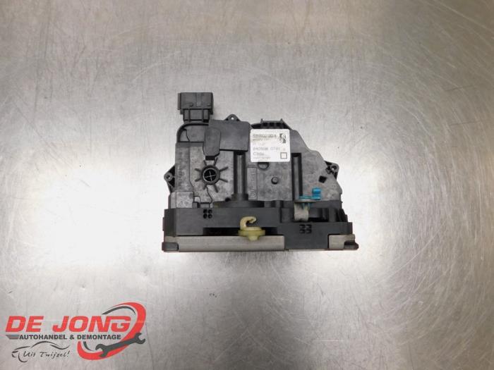 Serrure portière mécanique 2portes droite d'un Fiat Punto, Autos : Pièces & Accessoires, -, 3 mois de garantie, Utilisé, Fiat