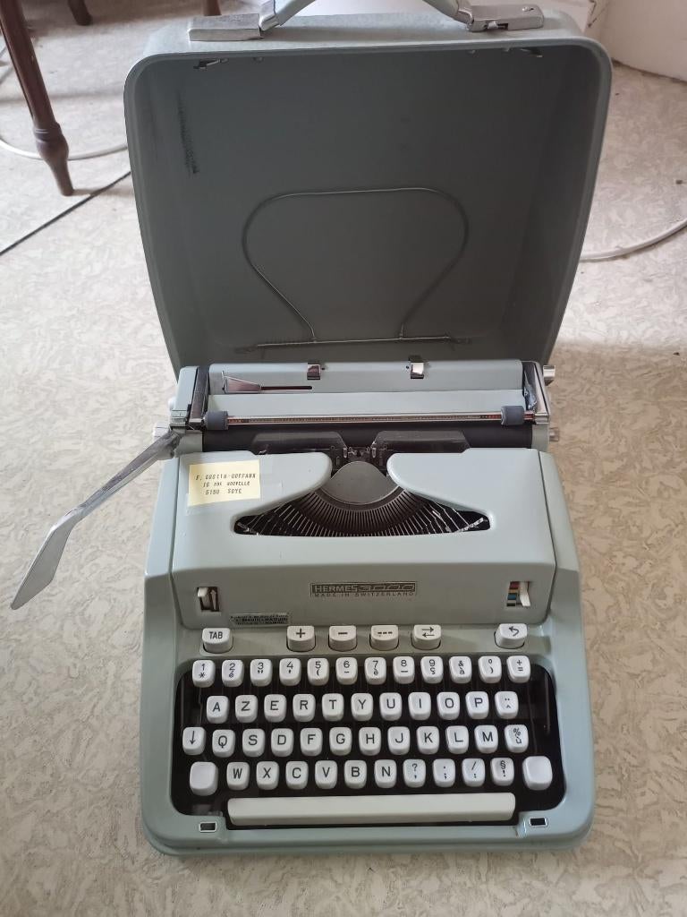 Ancienne machine à écrire mécanique, Enlèvement