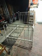 Antiek ijzeren bed, Enlèvement