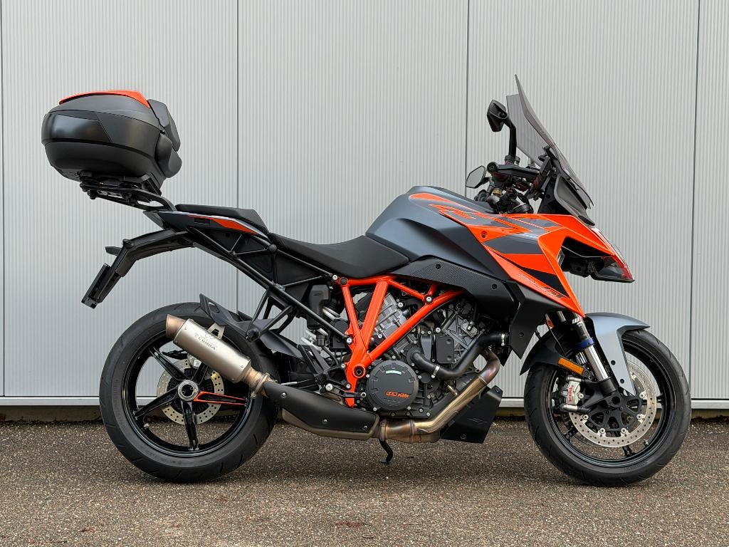 KTM 1290 SuperDuke GT / Tech-Pack / Handverw. /2025 - 9500km, Motoren, Motoren | KTM, 2 cilinders, Motorrijbewijs A, Handvatverwarming