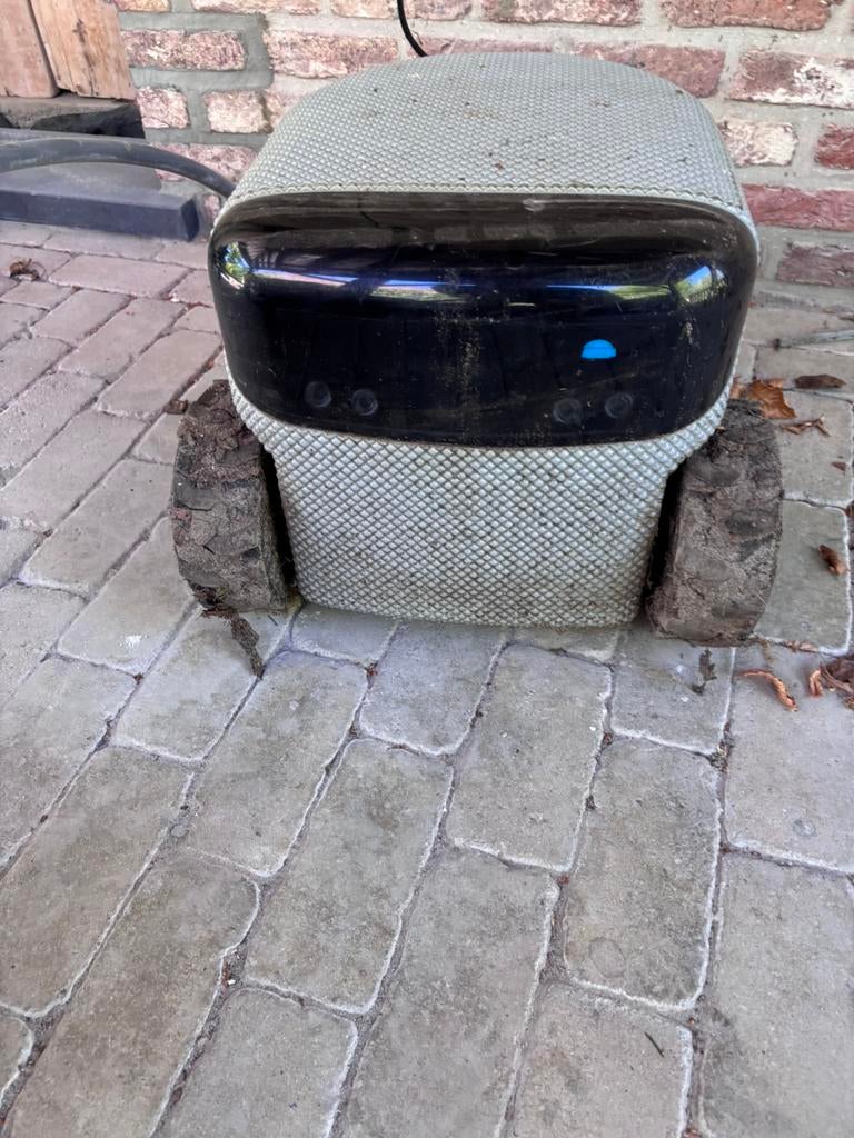 Willow (Toadi) robotmaaier (te herstellen), Tuin en Terras, Robotmaaiers, Gebruikt, Ophalen