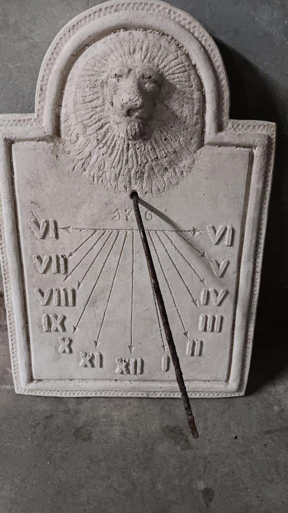 Zonnewijzer in zandsteen, Postzegels en Munten, Penningen en Medailles, Ophalen