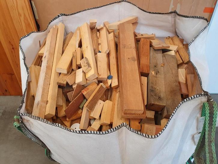 Droog Grenen Aanmaakhout / Brandhout – Direct stookbaar, Tuin en Terras, Brandhout, Blokken, Overige houtsoorten, Minder dan 3 m³