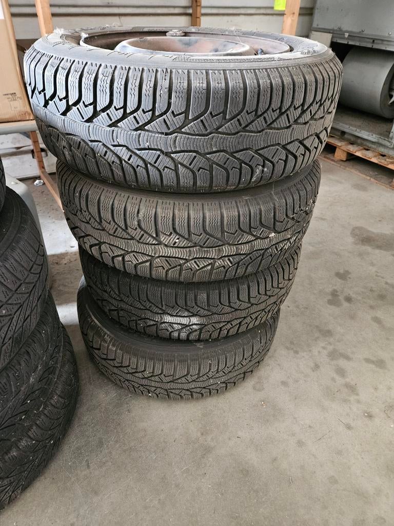 4 goede winterbanden voor 25 €, Ophalen, Winterbanden