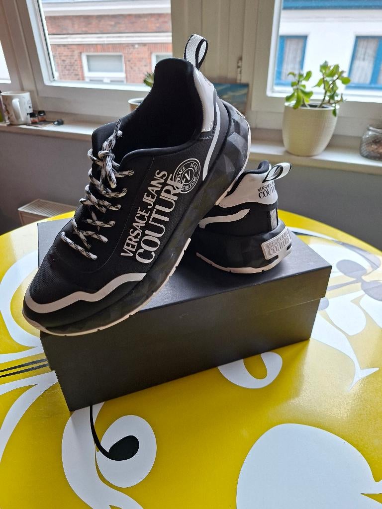 Sneakers versace maat 42, Zwart, Ophalen of Verzenden, Zo goed als nieuw, Sneakers