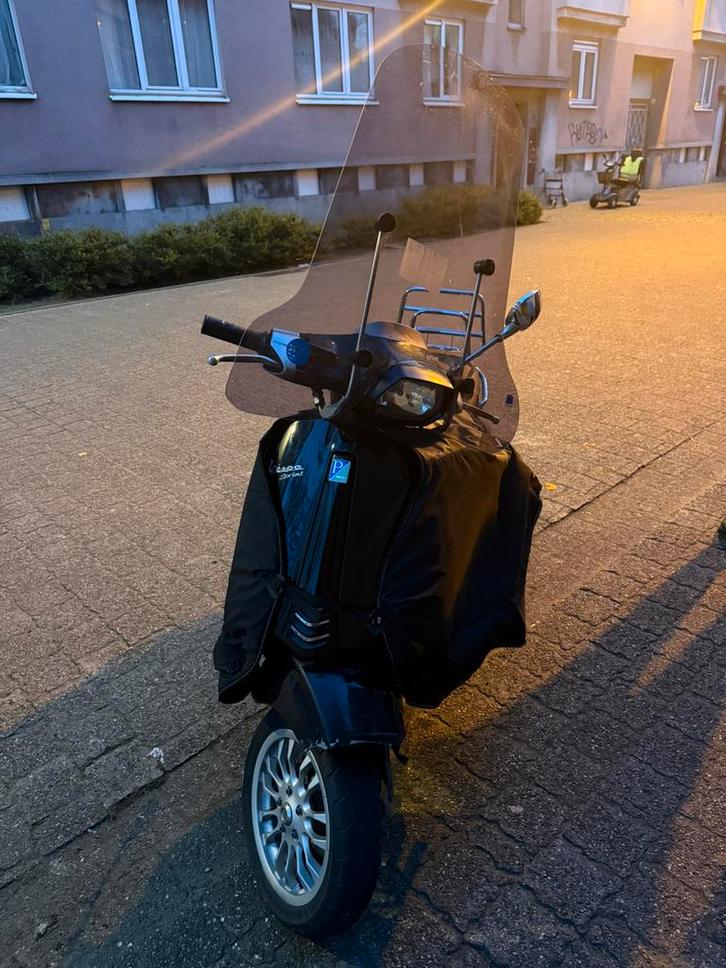 Vespa sprint 2015 4v b klasse, Vélos & Vélomoteurs, Scooters | Piaggio, Comme neuf, Autres modèles, Classe B (45 km/h), Essence