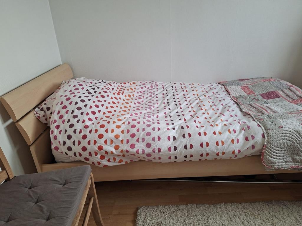 1 persoon bed, Huis en Inrichting, Slaapkamer | Bedden, Ophalen