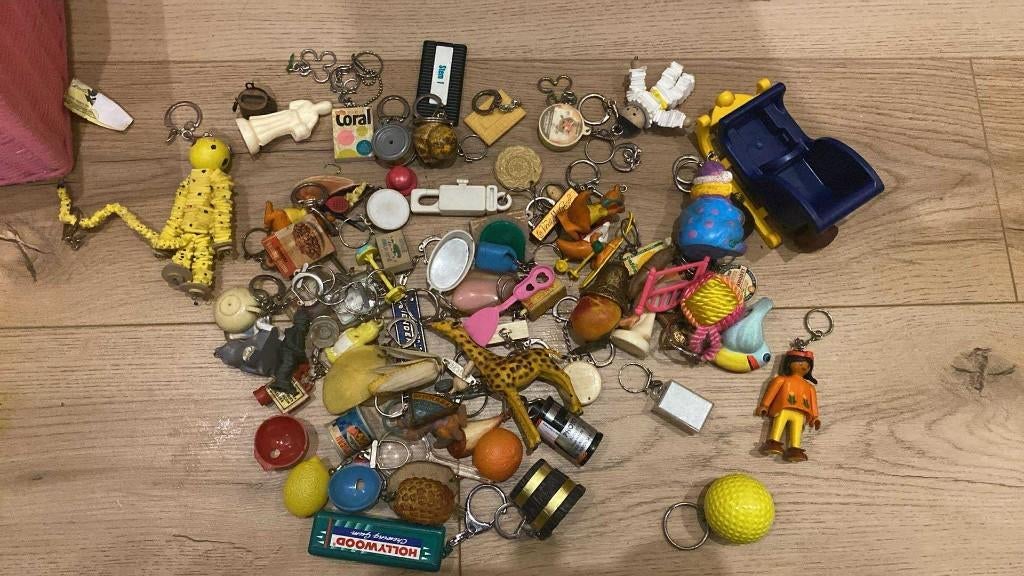 Lot de 65 anciens porte clés vintage, Enlèvement ou Envoi