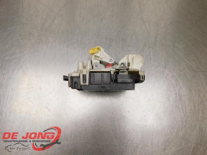 Deurslot Mechaniek 4Deurs rechts-voor van een Chrysler Voyag, Auto-onderdelen, Gebruikt, -, Ophalen of Verzenden, -